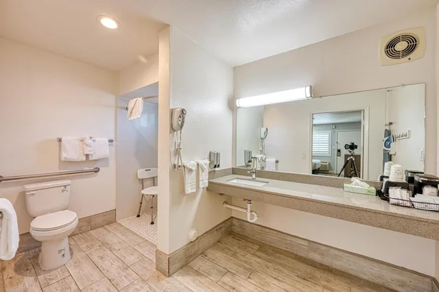 غرفة بسريرين كوين لذوي الإعاقة، Vagabond Inn San Luis Obispo 6/6