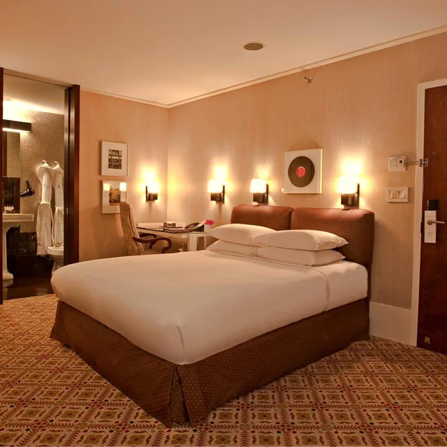 غرفة بسرير كوين لذوي الإعاقة، City Club Hotel 1/4