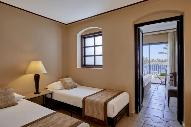 غرفة ديلوكس عائلية بسرير فردي بإطلالة على البحر مع أريكة، Jaz Lamaya Resort 2/3