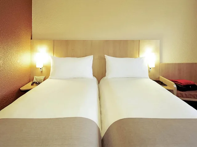 غرفة بسريرين منفصلين، Ibis London Luton Airport 5/8