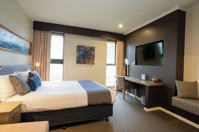 Deluxe, Queen Bed, Sovereign Park Motor Inn 6/10