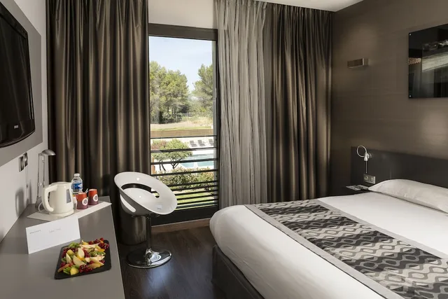 غرفة قياسية بسرير مزدوج، Grand Prix Hotel 6/9