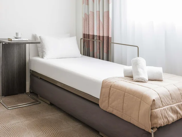 غرفة سوبيريور بسرير كوين، Novotel Lugano Paradiso 4/6