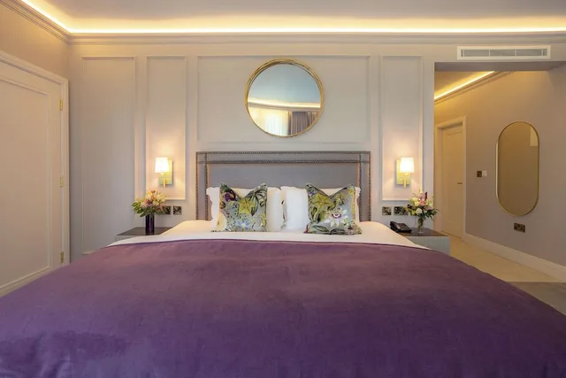 غرفة تنفيذية بسرير كينج، Corks Vienna Woods Hotel and Villas 5/7