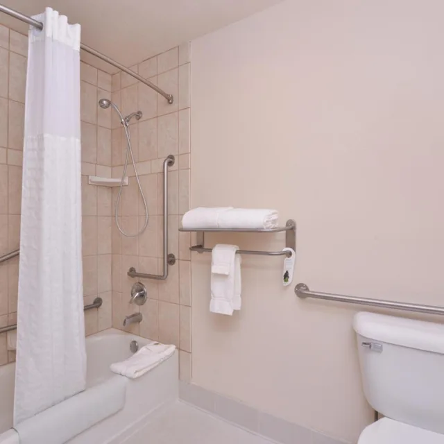 غرفة بسرير كينج بحوض استحمام لذوي الإعاقة، Best Western Plus Olympic Inn 9/9