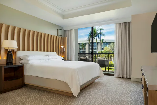 Palace, Suite, King Bed, Resort View, Accessible، Hilton Waikoloa Village 1/5