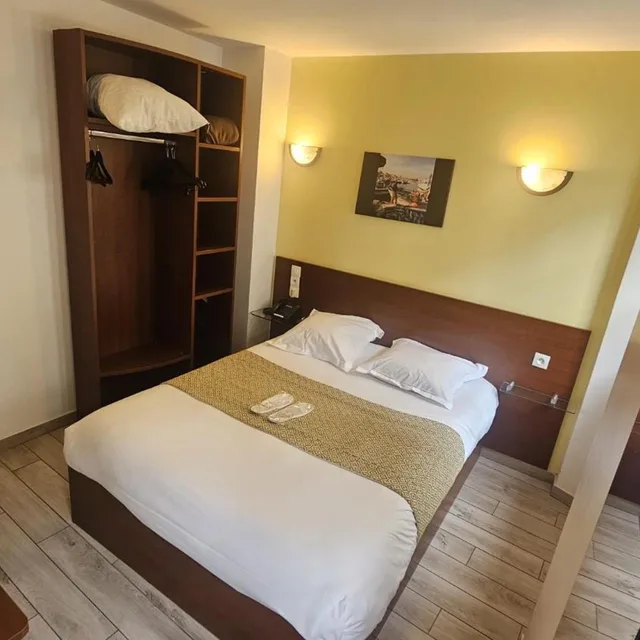 غرفة كبيرة بسرير مزدوج، Massilia Hotel 1/10