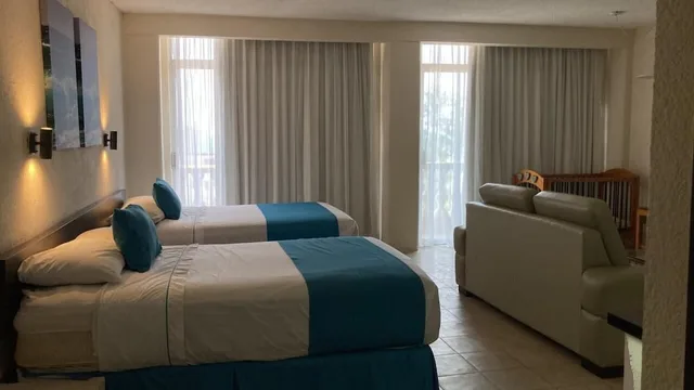 Master, Suite, 2 Double Beds، Howard Johnson by Wyndham Veracruz 3/4