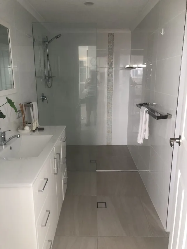 2 Bedrooms, Superior, Queen and Twin Beds, Water Front، Atrium Resort 2/2