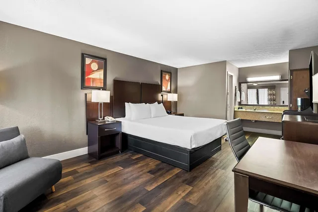 غرفة قياسية بسرير كينج، Best Western Braselton Inn 4/7