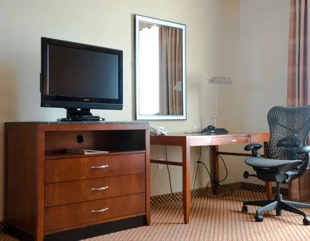 غرفة بسرير كينج لذوي الإعاقة، Hilton Garden Inn Laramie 2/4