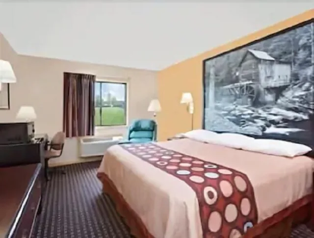 Standard, King Bed, Super 8 by Wyndham Hillsville 8/10