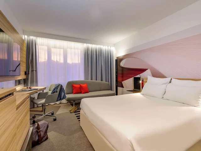 غرفة سوبيريور بسرير كوين مع أريكة، Novotel Koeln City 1/4