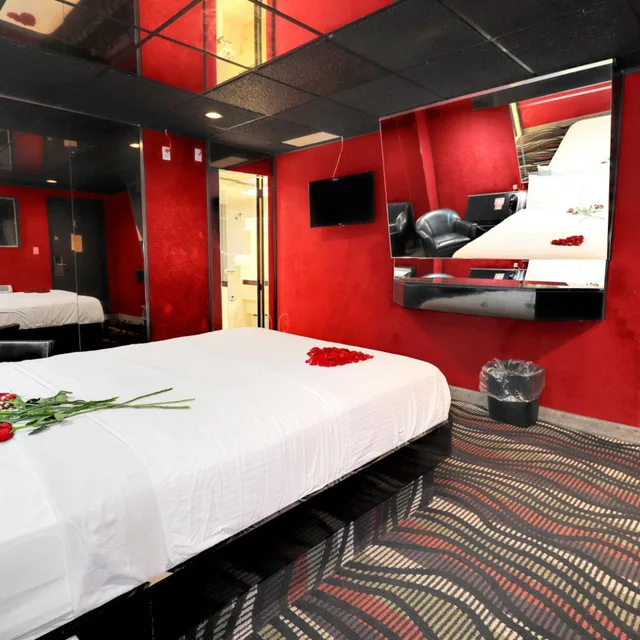 Deluxe, Studio, King Bed, Hollywood Motel 3/4