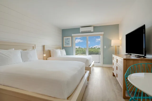 غرفة بسريرين مزدوجين بشرفة، Fisher Inn Resort & Marina 2/8