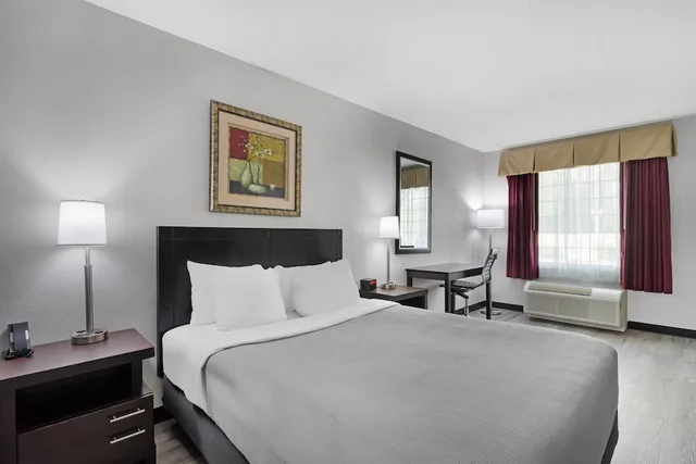غرفة قياسية بسرير كوين للمدخنين، Quality Inn Andrews, NC 4/9