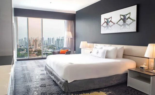 جناح بسرير كينج بإطلالة على المدينة، Sortis Hotel, Spa & Casino 1/1
