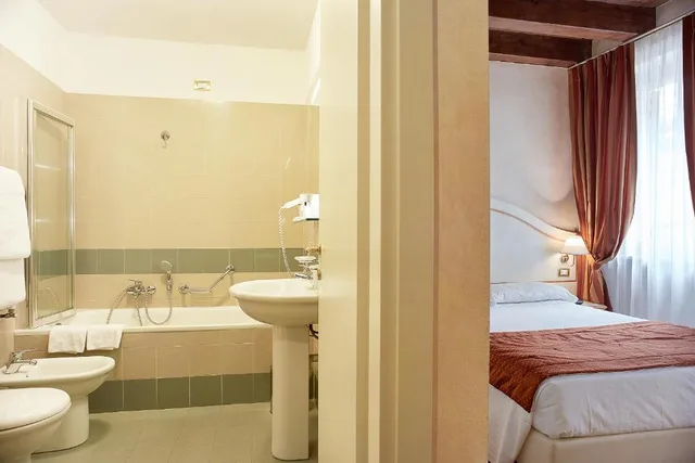 غرفة صغيرة مفردة بسرير مزدوج، Albergo Mazzanti 2/2