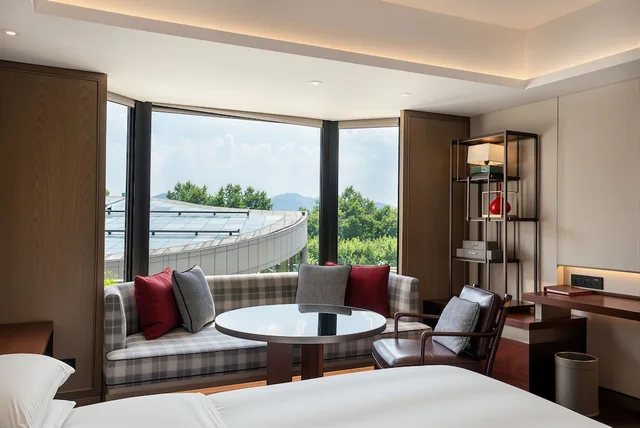 غرفة ديلوكس بسرير كينج، Grand Hyatt Hangzhou 2/4