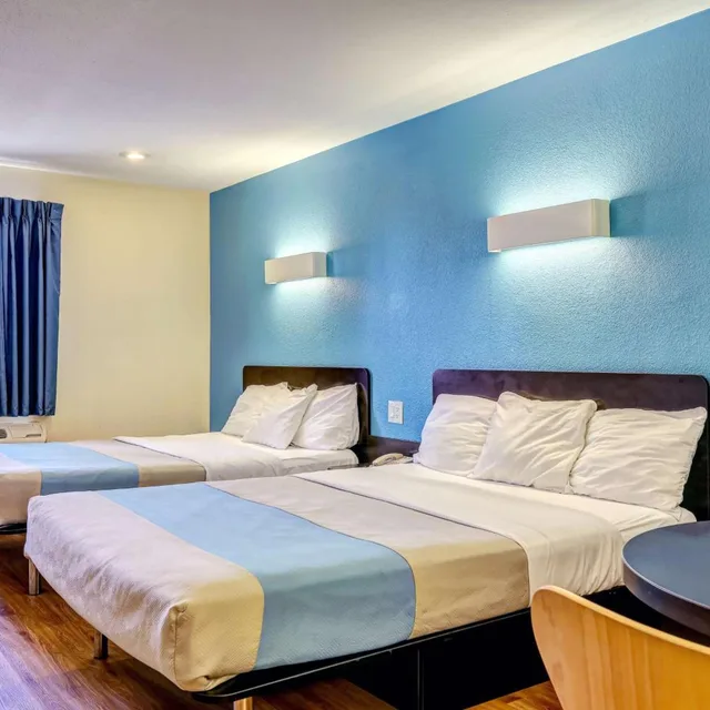 غرفة بسريرين كوين للمدخنين، Motel6 Dickson, TN 1/10