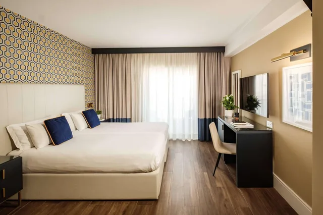 غرفة تنفيذية بسرير كينج، 115 The Strand Hotel And Suites 1/4