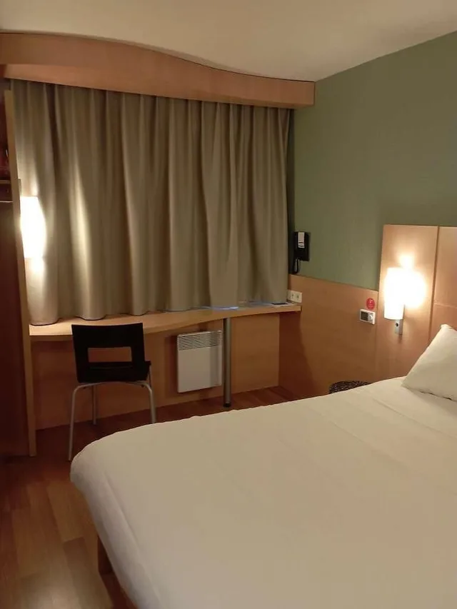 غرفة قياسية بسرير مزدوج، Hotel Ibis Fourmies 5/8