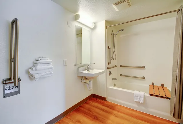 غرفة قياسية بسرير مزدوج لذوي الإعاقة، Motel6 Southington, CT - Hartford 10/10