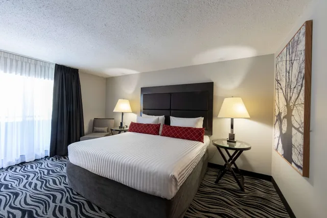 غرفة قياسية صغيرة بسرير كوين في الطابق الأرضي، SureStay Hotel by Best Western Castlegar 1/3