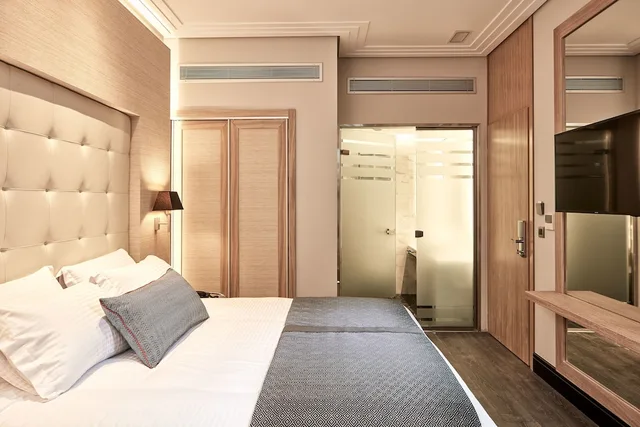 جناح جونيور بسرير كوين بشرفة، Antigon Urban Chic Hotel by GHH 2/6