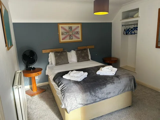 Deluxe, Double Bed, The Rose and Crown Hotel 2/10