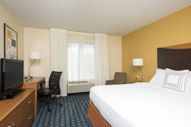 غرفة بسرير كينج، Spark by Hilton Bloomington 1/5