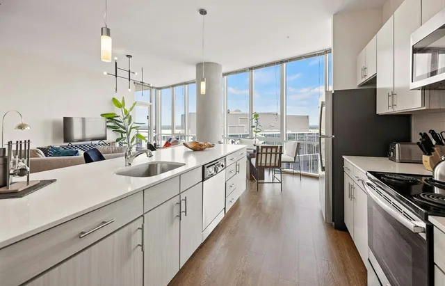 2 Bedrooms, Sky, Deluxe, Suite، Placemakr Premier SoBro 4/6