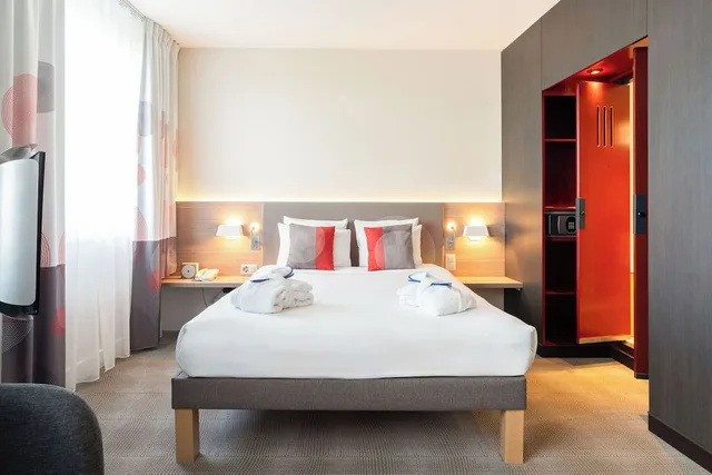 Executive, Suite, 1 Double and 1 Single Bed, Novotel Suites Geneve Aeroport 2/10