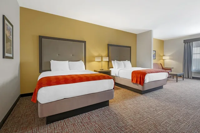 جناح بسريرين كوين مع أريكة لذوي الإعاقة، Best Western Plus Elizabethtown Inn & Suites 1/4