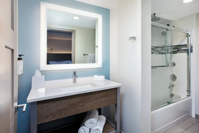 جناح جونيور بسرير كينج، EVEN Hotel Ann Arbor 7/8
