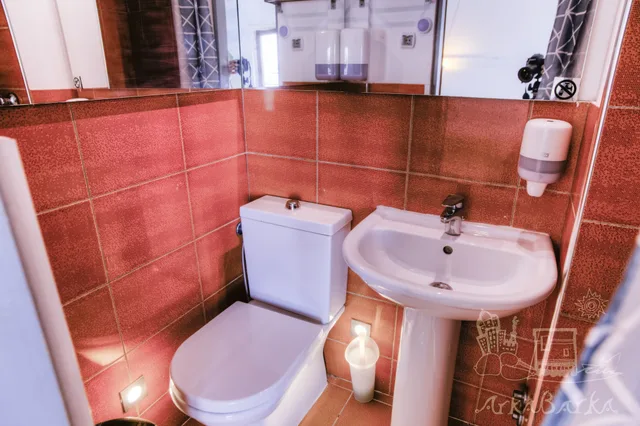 غرفة عائلية رباعية بسرير مزدوج وسريرين منفصلين، Arkabarka Floating Hostel And Apartments 4/4