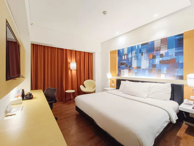 Superior Hollywood Room، Brits Hotel Karawang 1/1