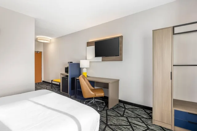 غرفة بسرير كينج لذوي الإعاقة، Comfort Inn Davenport East - Bettendorf 3/4