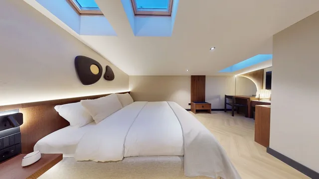 غرفة كلاسيكية بسرير كينج، Trianon 1/10