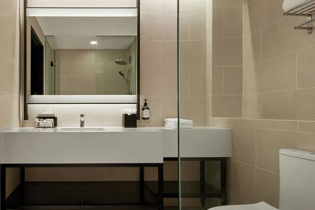 غرفة بريميوم بسرير كينج مع أريكة، AC Hotels by Marriott Ipoh 3/3