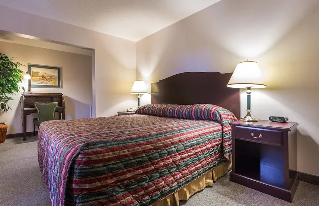 Room, King Bed, Gramas Inn 3/4