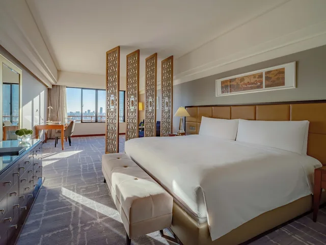 استوديو بزنس كلوب بسرير كينج، Portman Ritz Carlton 2/6