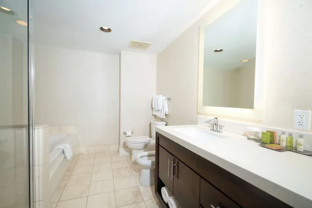 3 Bedrooms, Suite, Ocean View, Doubletree By Hilton Ocean Point Resort – North Miami Beach 5/5