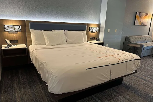 غرفة ديلوكس تنفيذية بسرير كينج، La Quinta Inn And Suites By Wyndham Macon West 2/5