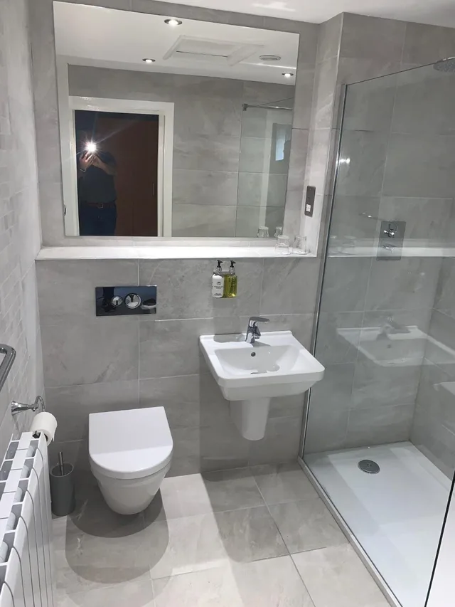 غرفة ثلاثية، Hedley House Hotel 4/4