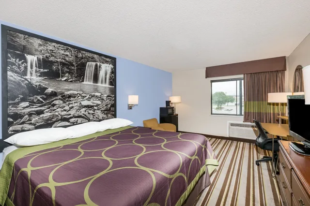 Standard, King Bed, Smoking, Super 8 by Wyndham Jonesboro AR 2/7