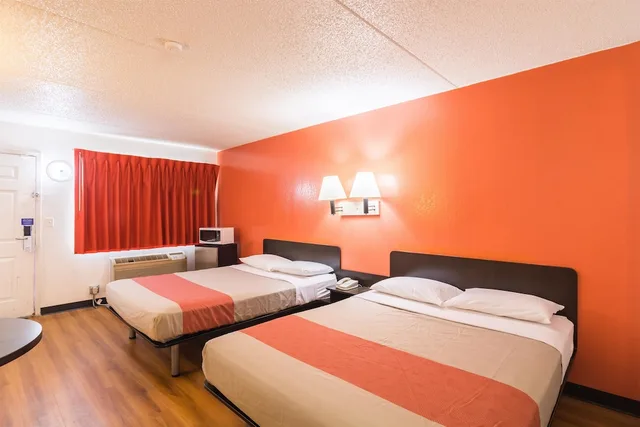 Standard, 2 Queen Beds, Motel6 Joliet, IL - I-80 2/10