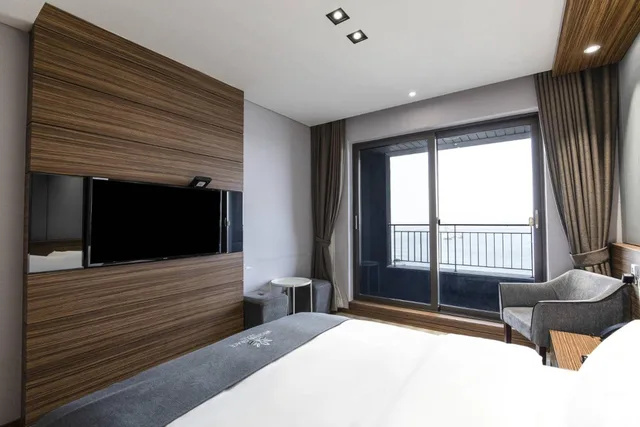 غرفة قياسية بسرير مزدوج بشرفة، Western Grace Hotel 7/10