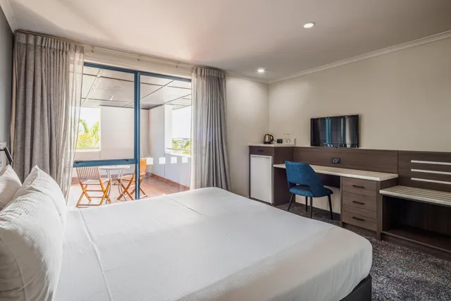 غرفة بسرير مزدوج بشرفة، Heartland Hotel Auckland Airport 1/10