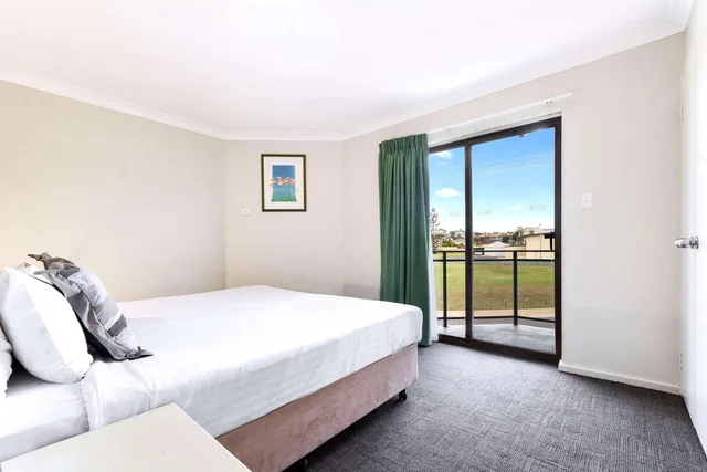Suite, King Bed, Quality Resort Sorrento Beach 2/10